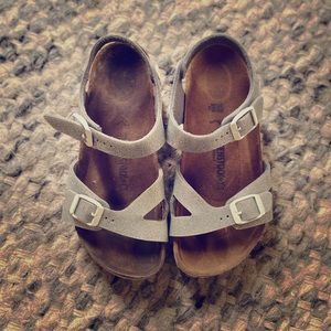 Girl’s Size 33 Birkenstock’s.